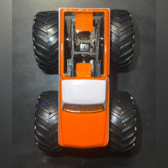 Hot Wheels Monster Jam Truck PURE MUSCLE Chevrolet C-10 1:64 scale - Picture 3 of 6
